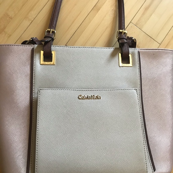 Calvin Klein barely used authentic pink purse - Picture 3 of 5